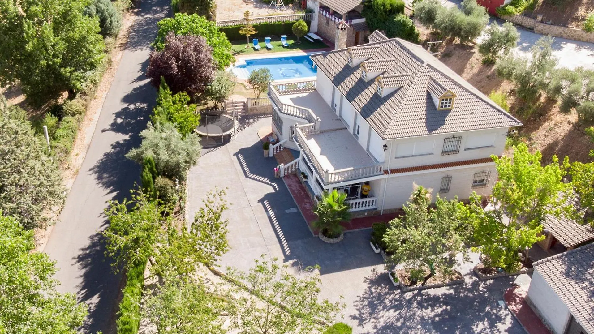 Villa Fuji piscina privada naturaleza y relax alquiler de todo el alojamiento Jaén