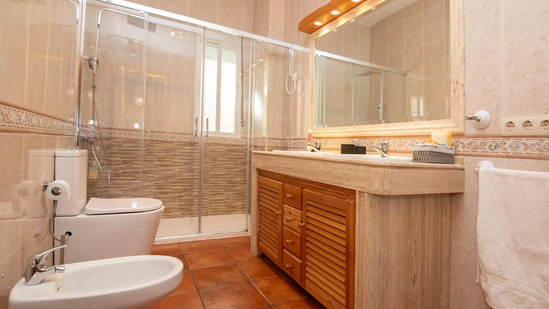 Villa Fuji piscina privada naturaleza y relax alquiler de todo el alojamiento Jaén 0*,  España